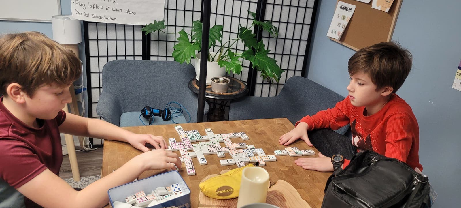 Discovery learners playing a strategy game